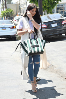 Kylie Jenner feet photo thumbnail