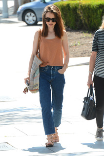 Lily Collins feet photo thumbnail