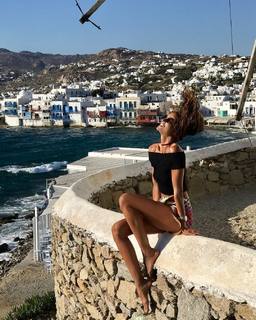 Izabel Goulart feet photo thumbnail