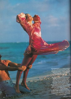 Claudia Schiffer feet photo thumbnail