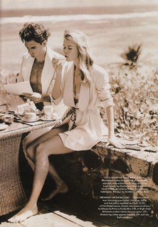 Claudia Schiffer feet photo thumbnail