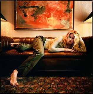 Claudia Schiffer feet photo thumbnail
