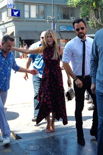 Jennifer Aniston feet photo thumbnail