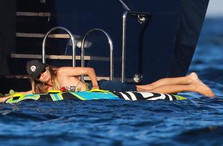 Heidi Klum feet photo thumbnail