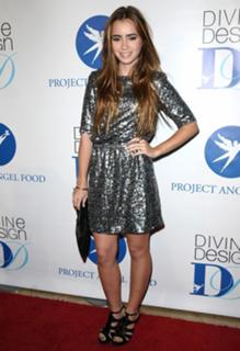 Lily Collins feet photo thumbnail