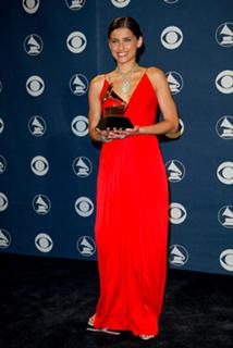 Nelly Furtado feet photo thumbnail