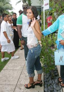 Nelly Furtado feet photo thumbnail
