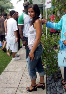 Nelly Furtado feet photo thumbnail