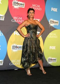 Nelly Furtado feet photo thumbnail