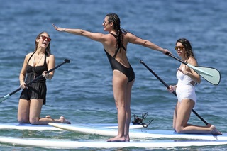Lea Michele feet photo thumbnail