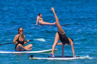 Lea Michele feet photo thumbnail