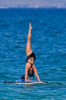 Lea Michele feet photo thumbnail