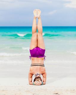 Kino MacGregor feet photo thumbnail
