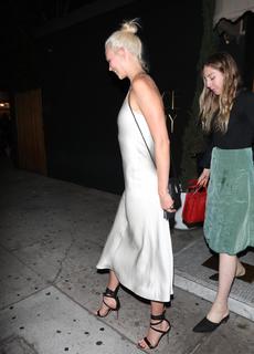 Karlie Kloss feet photo thumbnail