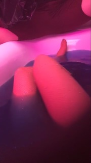 Bella Thorne feet photo thumbnail