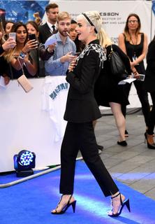 Cara Delevingne feet photo thumbnail