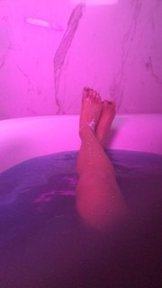 Bella Thorne feet photo thumbnail