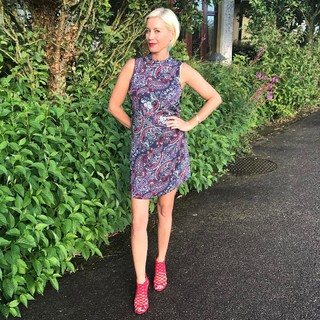 Denise Van Outen feet photo thumbnail