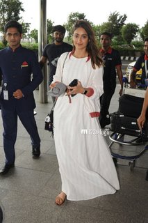 Ileana D'Cruz feet photo thumbnail