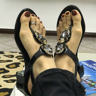 Alaine Crissiê feet photo thumbnail