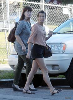 Lea Michele feet photo thumbnail