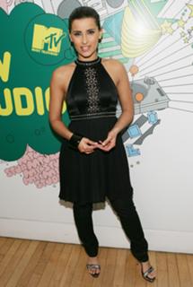 Nelly Furtado feet photo thumbnail