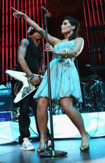 Nelly Furtado feet photo thumbnail