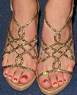 Katharine McPhee feet photo thumbnail