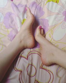 Isa Pes feet photo thumbnail