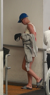 Katy Perry feet photo thumbnail