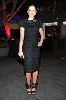 Emily Blunt feet photo thumbnail