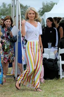 Kelly Ripa feet photo thumbnail
