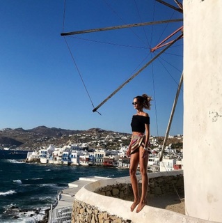 Izabel Goulart feet photo thumbnail