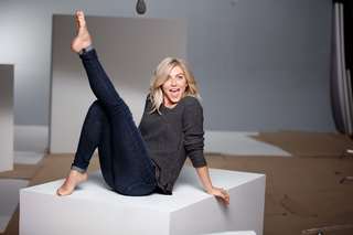 Julianne Hough feet photo thumbnail