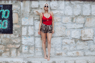 Ashley James feet photo thumbnail