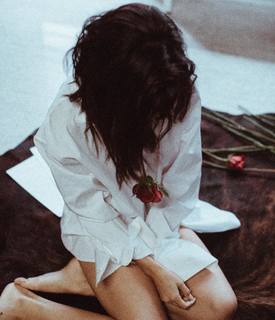 Selena Gomez feet photo thumbnail