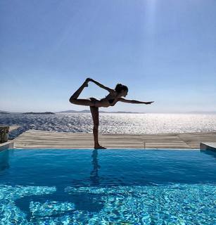 Izabel Goulart feet photo thumbnail
