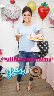 Tiffani Thiessen feet photo thumbnail