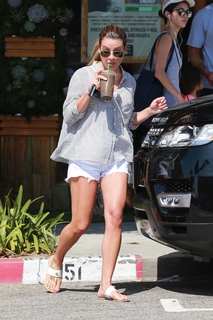 Lea Michele feet photo thumbnail