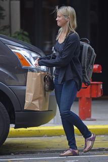 Amy Smart feet photo thumbnail