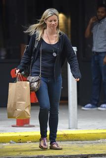 Amy Smart feet photo thumbnail