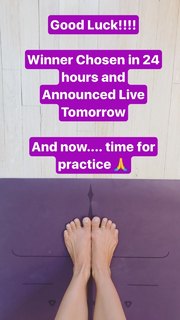 Kino MacGregor feet photo thumbnail