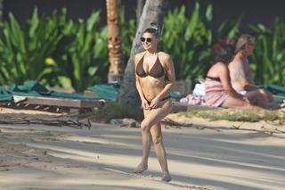 Fergie feet photo thumbnail