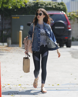 Lily Collins feet photo thumbnail