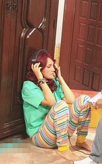 Dulce María feet photo thumbnail