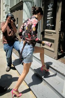 Kendall Jenner feet photo thumbnail