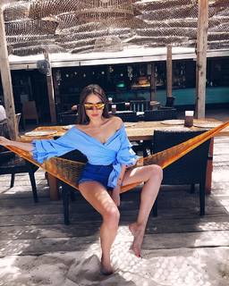 Xenia Tchoumitcheva feet photo thumbnail