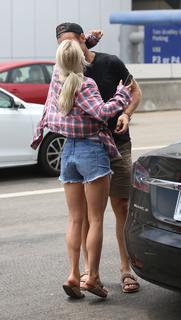Julianne Hough feet photo thumbnail