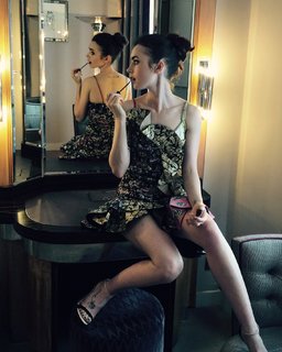 Lily Collins feet photo thumbnail