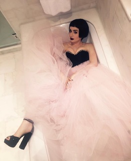 Lily Collins feet photo thumbnail